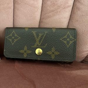 Louis Vuitton 4 key holder